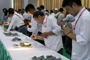 (၆၁)ကြိမ်မြောက် မြန်မာ့ကျောက်မျက်ရတနာပြပွဲ ပဉ္စမနေ့တွင် ကျောက်မျက်အတွဲ ၇၀ ရောင်းချနိုင်ခဲ့