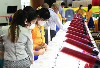 (၅၇)ကြိမ်မြောက် မြန်မာ့ကျောက်မျက်ရတနာပြပွဲ ဒုတိယနေ့ဆက်လက်ကျင်းပ ယနေ့တွင် ပုလဲအတွဲ ၂၂၀ ရောင်းချနိုင်ခဲ့