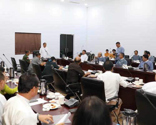 ပြည်ထောင်စုဝန်ကြီး ဦးဆန်းဦး
မြန်မာ့ကျောက်မျက်ရတနာပြပွဲ ဗဟိုကော်မတီအစည်းအဝေး တက်ရောက်