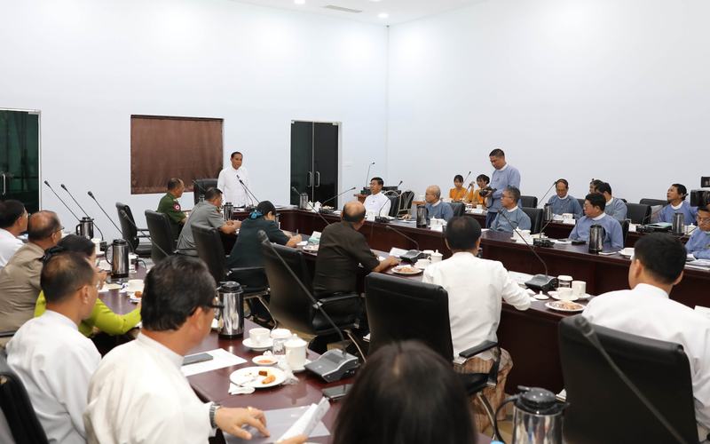 ပြည်ထောင်စုဝန်ကြီး ဦးဆန်းဦး
မြန်မာ့ကျောက်မျက်ရတနာပြပွဲ ဗဟိုကော်မတီအစည်းအဝေး တက်ရောက်