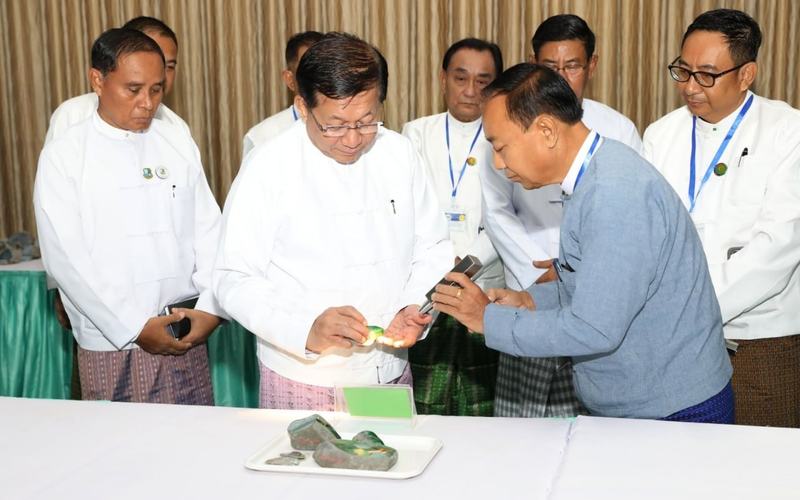 ပြည်ထောင်စုသမ္မတမြန်မာနိုင်ငံတော် နိုင်ငံတော်သမ္မတ ဦးမင်းအောင်လှိုင် (၆၁) ကြိမ်မြောက် မြန်မာ့ကျောက်မျက်ရတနာပြပွဲ ဖွင့်ပွဲအခမ်းအနားသို့ တက်ရောက်ချီးမြှင့်